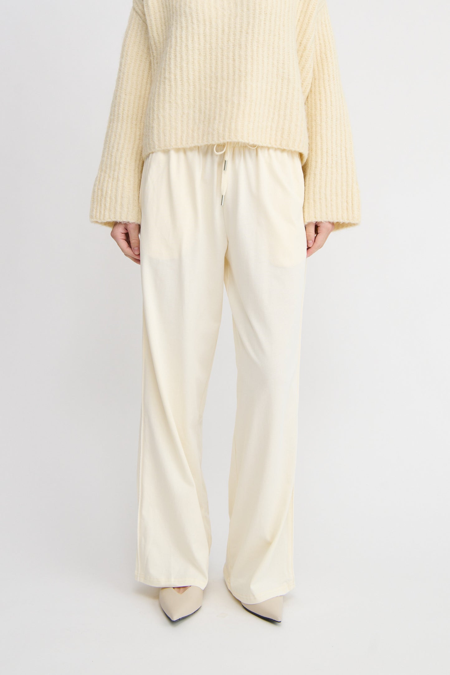 butter cream cotton pant with pipping detail